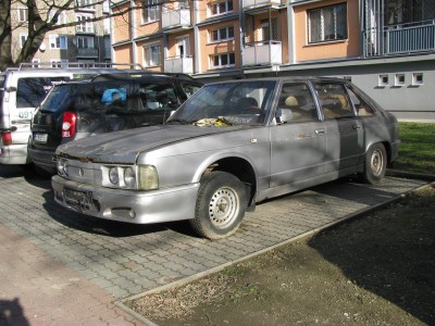 Tatra 613 z ulice 1.JPG