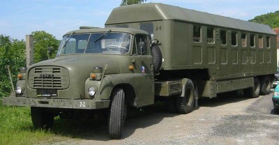 Tatra 148 tahač s návěsem ČSLA.jpg