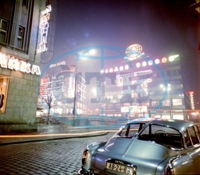 603 když praha do noci zasviti neonem.jpg