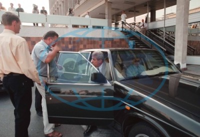 Miloš Zeman v záložní černé srpen 98.jpeg